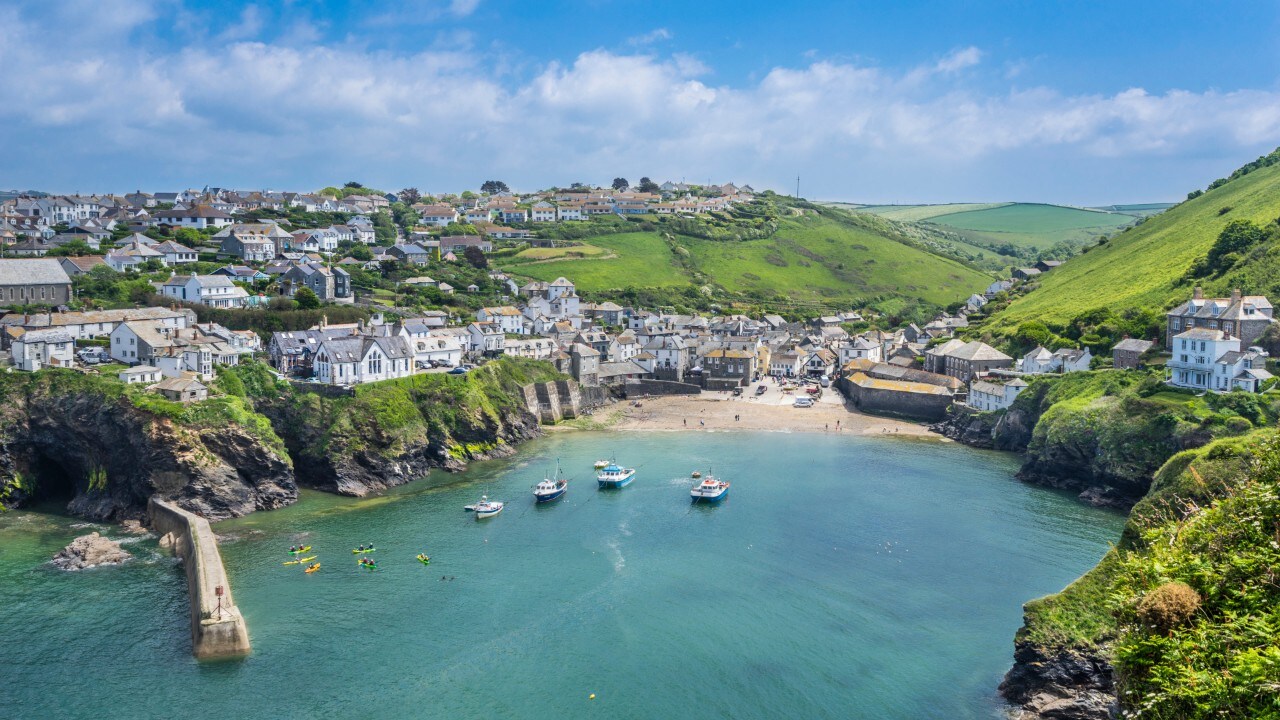United Kingdom, South West England, Cornwall, Port Isaac, view of the harbour and the village